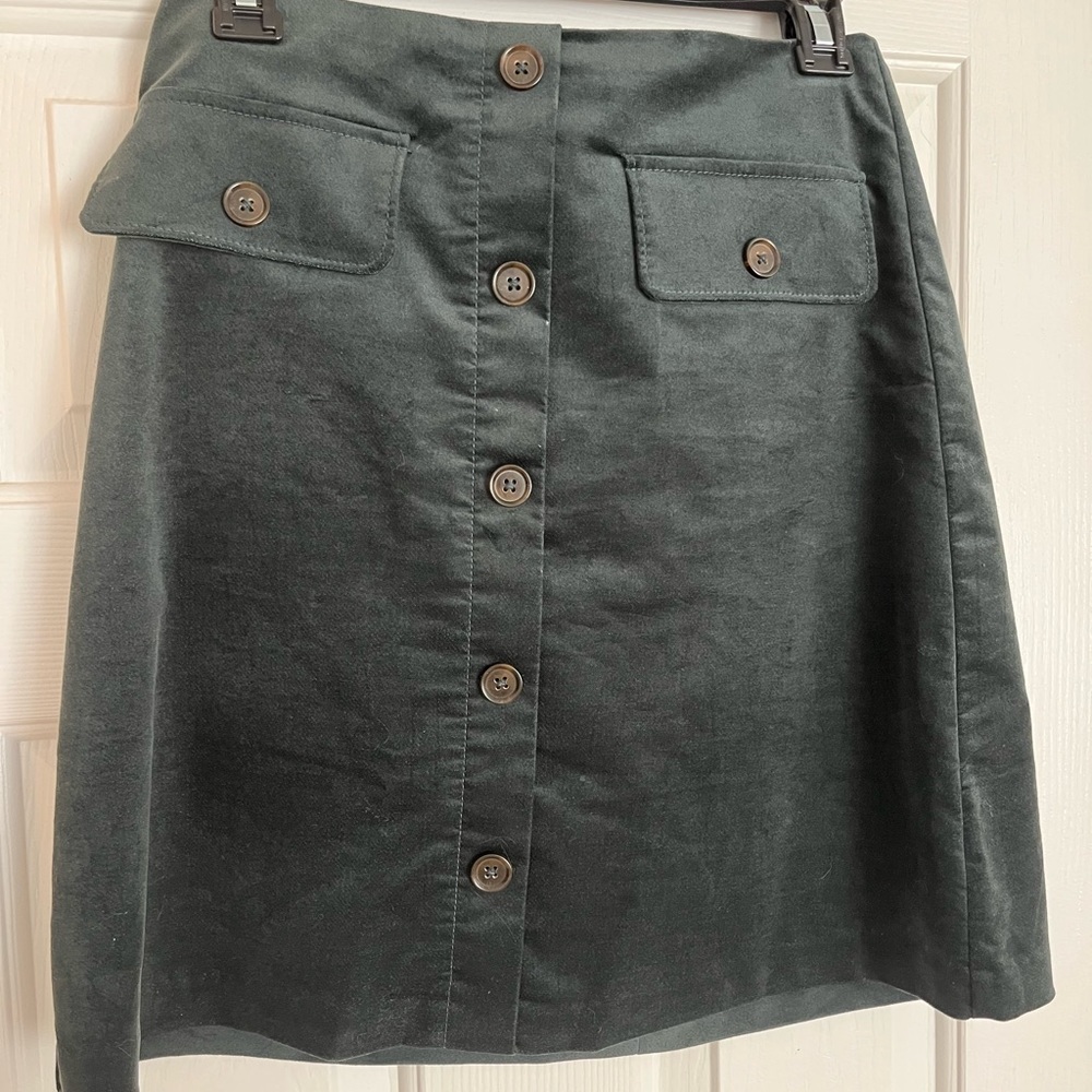Banana republic velvet skirt size 2, 17inches in length - worn once